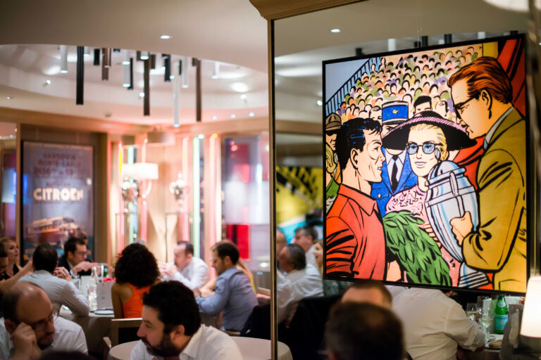 Élégance et raffinement : détails de la décoration de la salle du dîner exclusif.