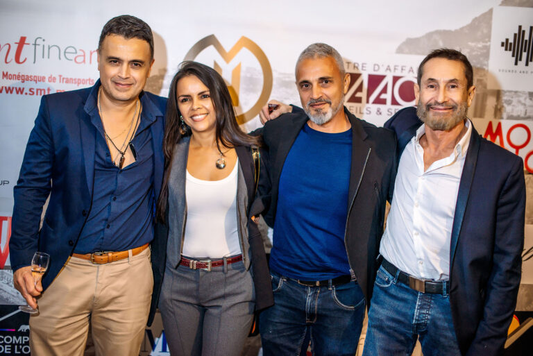 Invités devant le photocall : Portraits professionnels réalisés lors d’un événement artistique et culturel à Monaco.