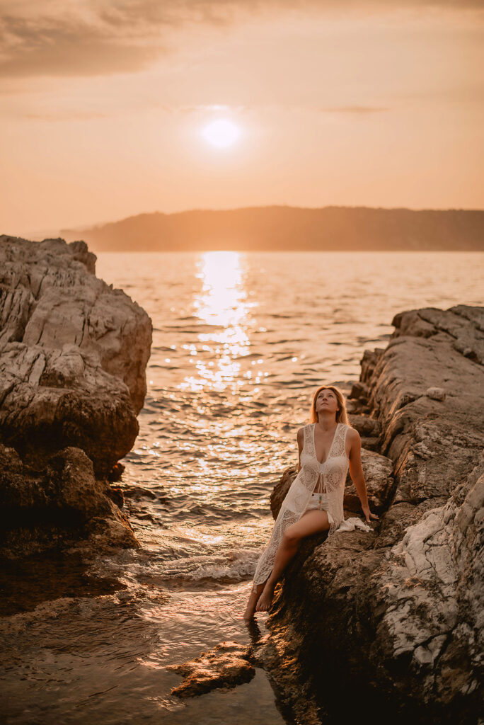 Séance photo de personal branding pour une entrepreneure du bien-être, portrait naturel et aligné: photographe personal branding Côte d’Azur.