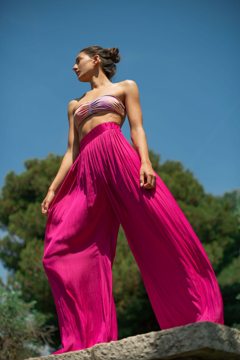 Photographe mode créateurs Nice : shooting en lumière naturelle pour une collection exclusive.
