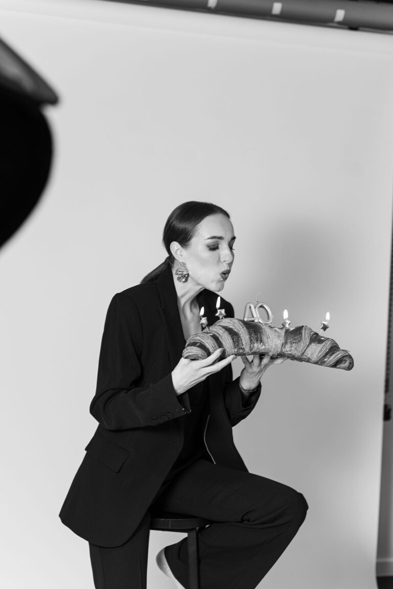 Séance photo studio originale autour du thème du petit-déjeuner français.